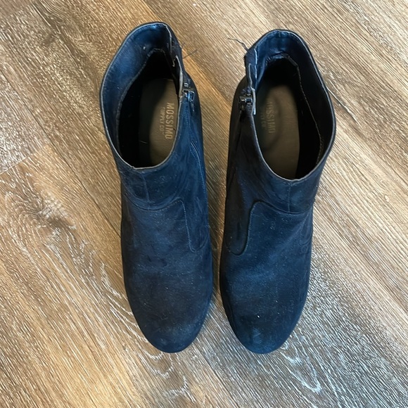 Black heels. Small signs of wear - Picture 2 of 6